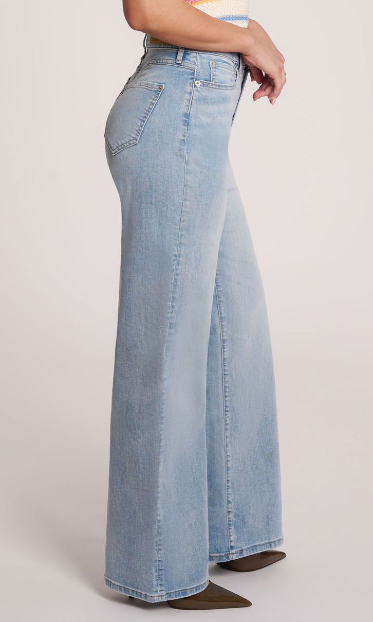 Relaxed Wide Leg Jean