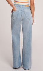 Relaxed Wide Leg Jean