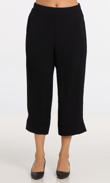 Textured Pull-On Crop Pant