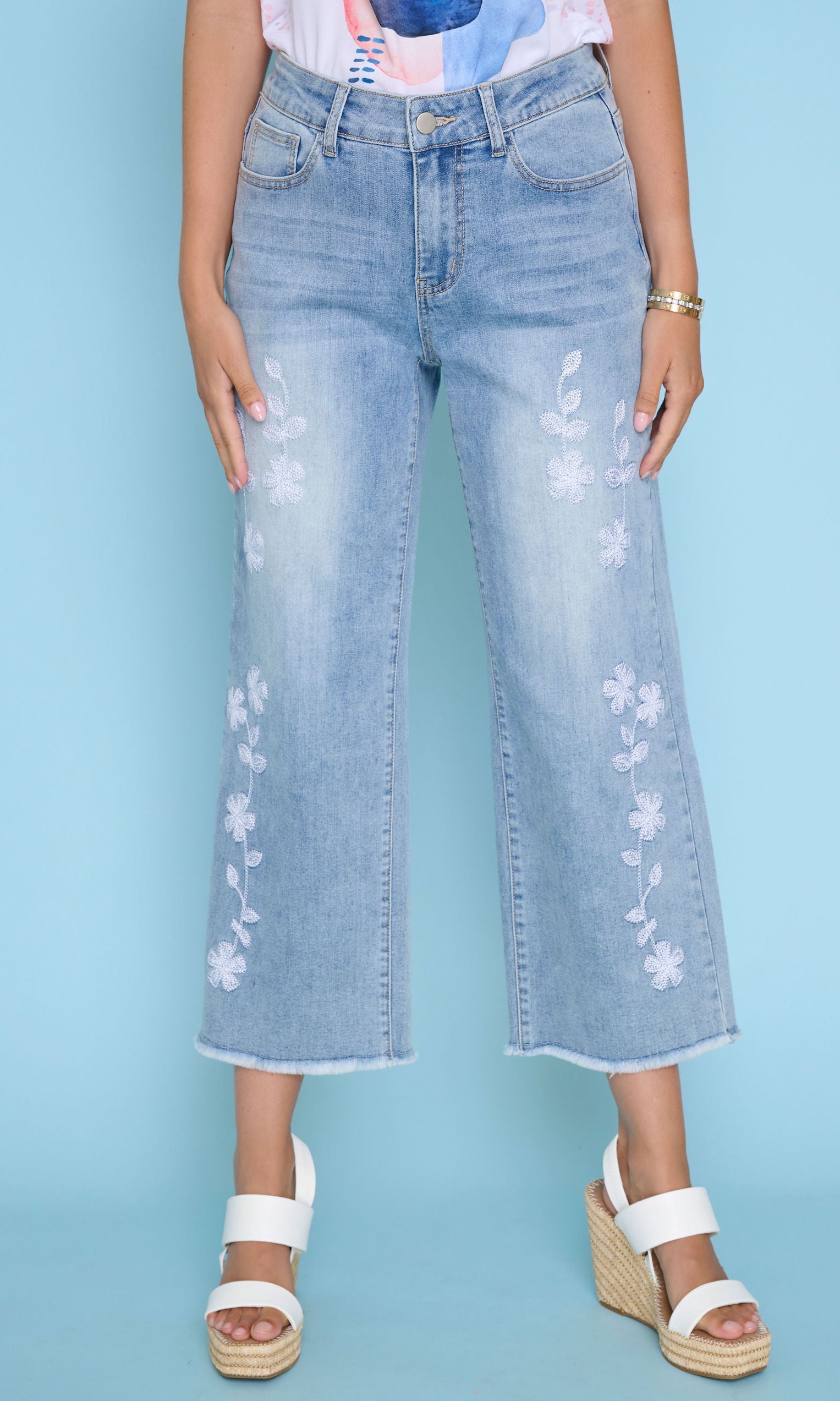 Embroidered Cropped Wide-Leg Jeans