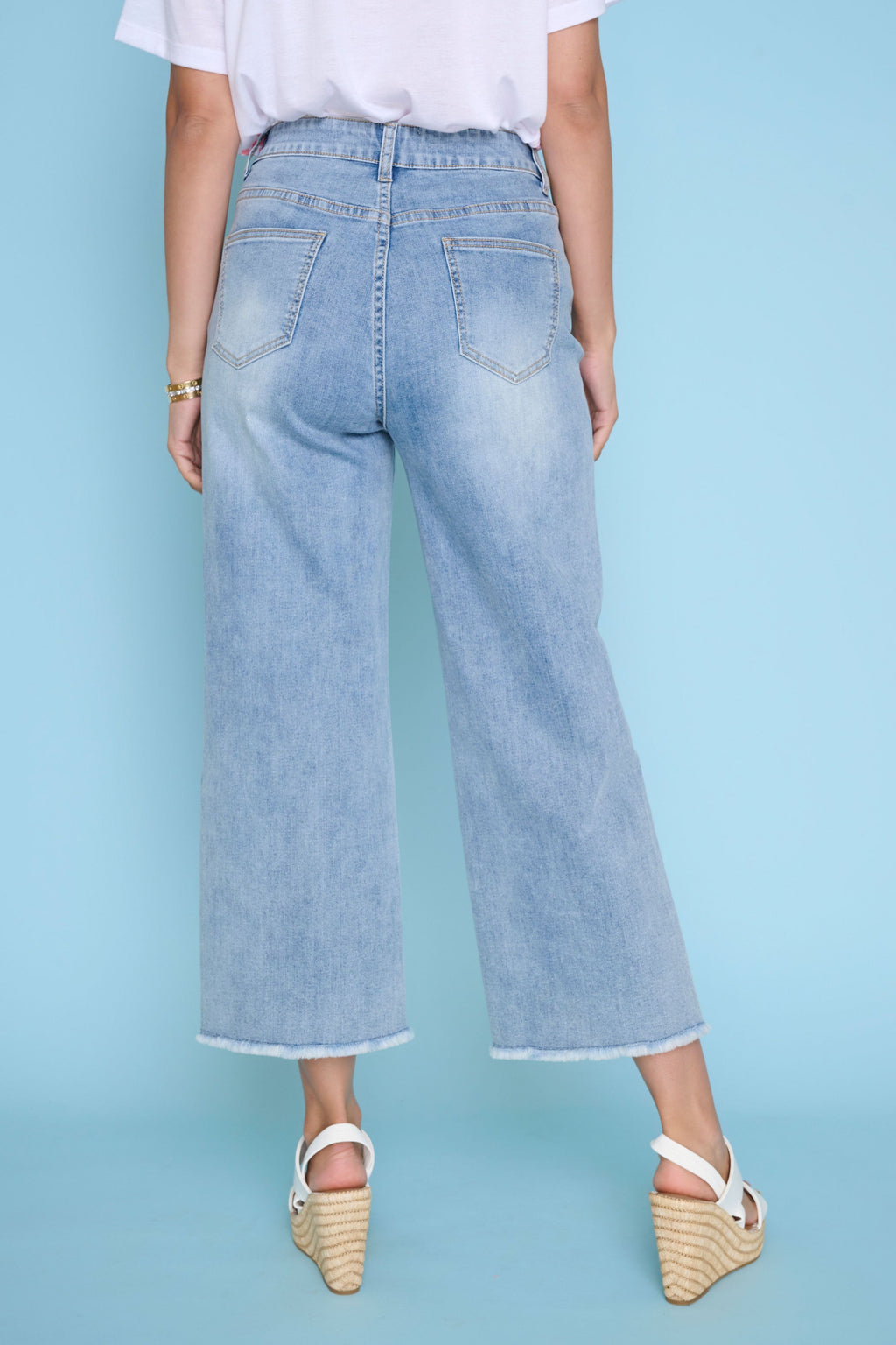 Embroidered Cropped Wide-Leg Jeans