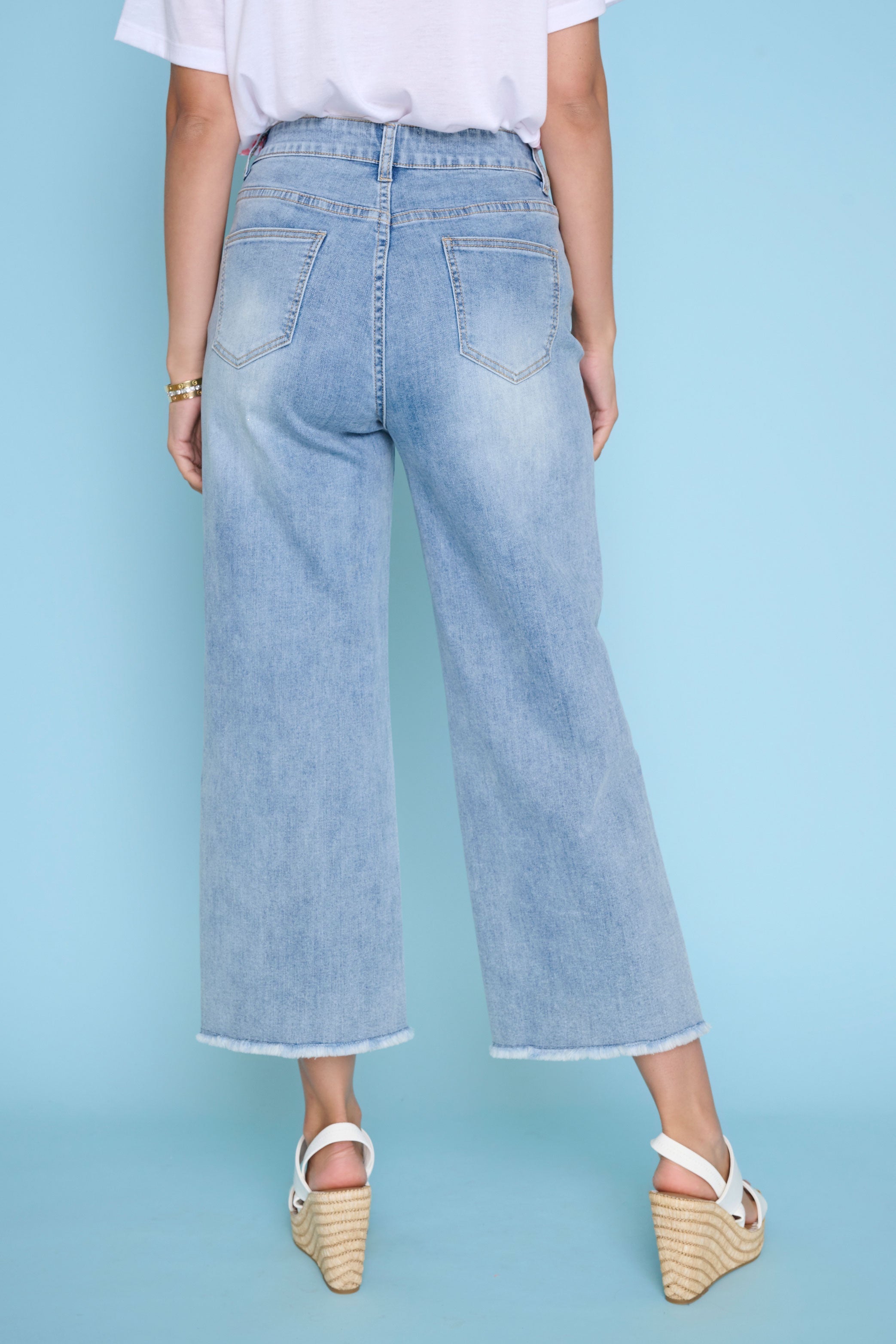 Embroidered Cropped Wide-Leg Jeans